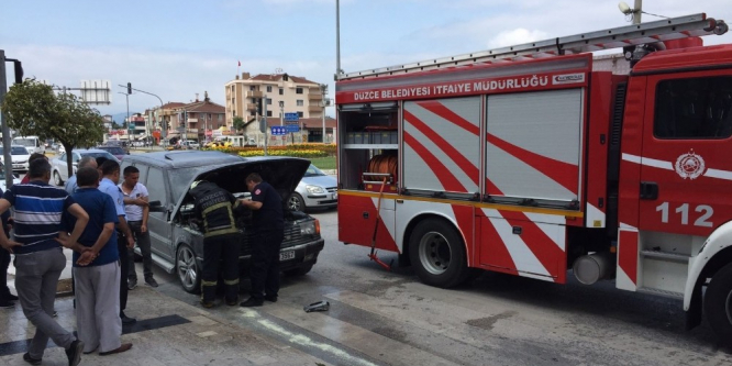 Lüks araç alevlere teslim oldu