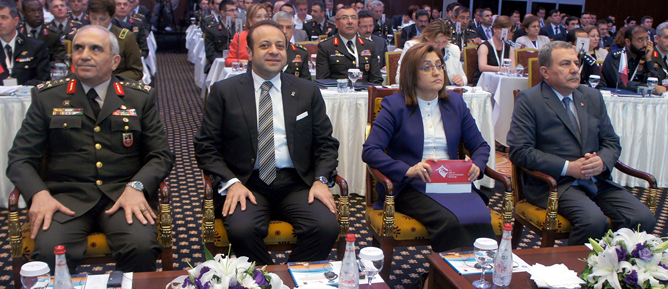 “Kadına şiddet, erkeklik değil ürkekliktir”