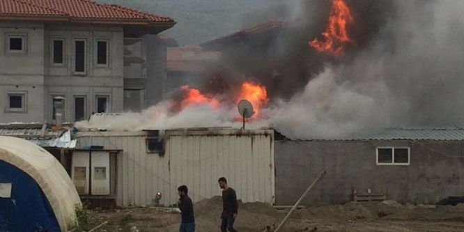 İşçilerin kaldığı konteynerde yangın çıktı