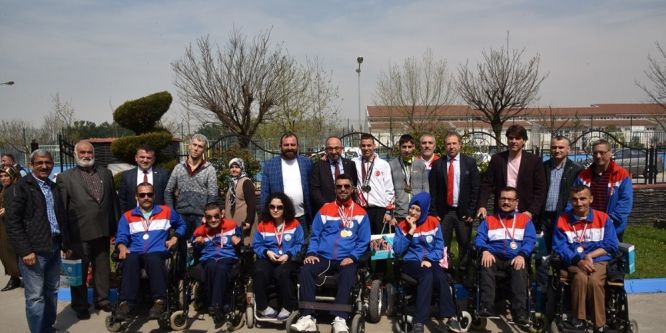 Engelleri aştılar, başarıya doymuyorlar