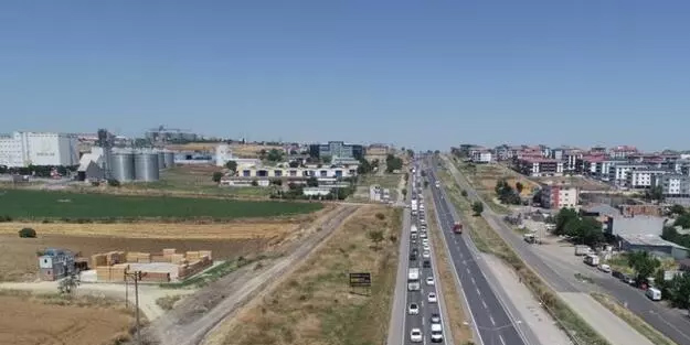  35 bin araç giriş yaptığı belli oldu! Türkiye'nin yolları yoğunluk yaşıyor