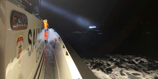 35 düzensiz göçmen kurtarıldı