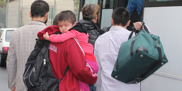 35 Uygur Türkü Türkiye’ye girdi
