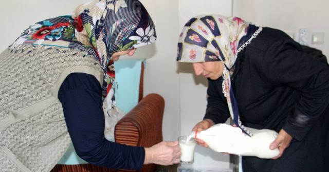 35 yıldır hasta ve refakatçilere ikramda bulunuyor