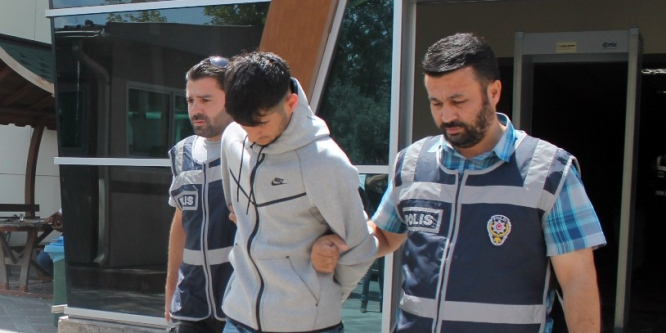 Bir gecede 3 evi soydu