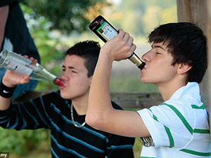 Çocukları alkol komasına giren ailelere para cezası