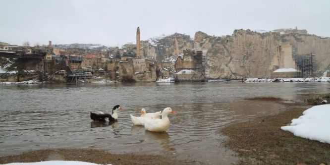 Tarihi Hasankeyf beyaza bürüdü
