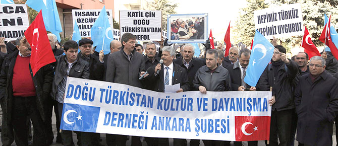 Kızıl Çin’e siyah çelenk