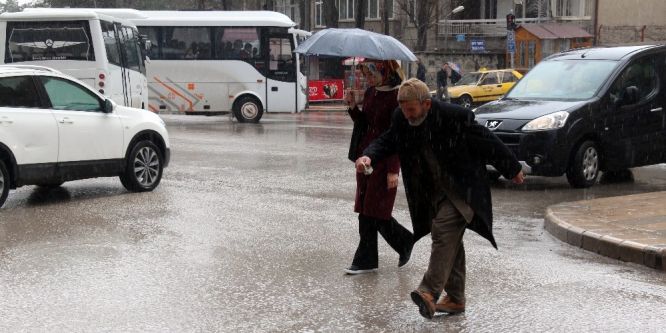 Elazığ’da yağmur etkisini göstermeye başladı