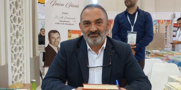 Yazarlar 37. Uluslararası İstanbul Kitap Fuarı'nda eserlerini imzaladı