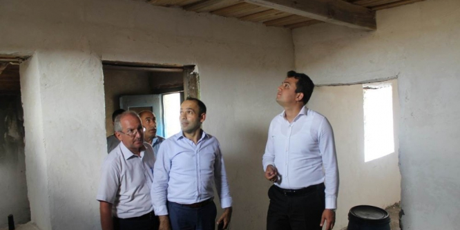 Kaymakamlıktan evi yanan vatandaşa maddi destek