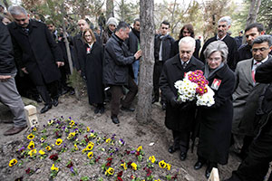 Mustafa Akarsu toprağa verildi