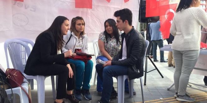 Başkan Özlem Yalçın, ’Evet’ çadırlarında vatandaşlarla buluştu