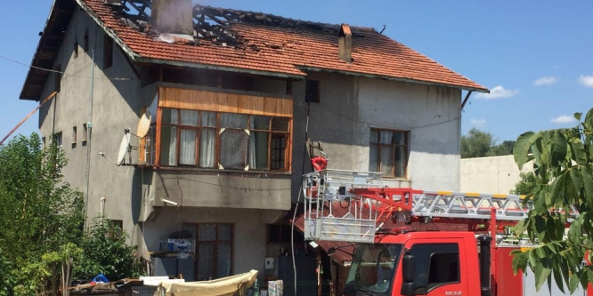 Közde mısır keyfi evi kül ediyordu
