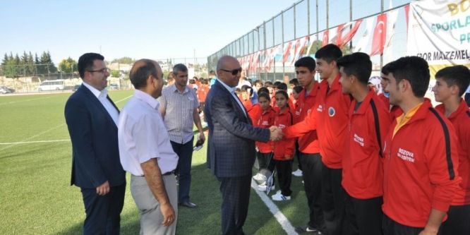 Kayyumdan 122 öğrenciye spor malzemesi