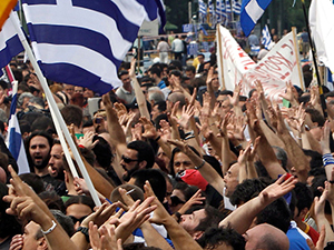 Komşu ‘televizyonu’ için ayakta