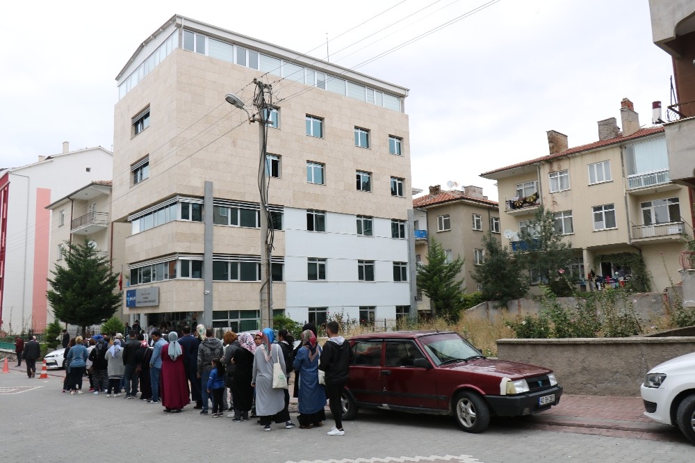 380 kişinin alınacağı İŞ-KUR, programına bin kişinin üzerinde başvuru oldu 
