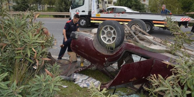 Takla atan araçtan sürücü güçlükle kurtarıldı