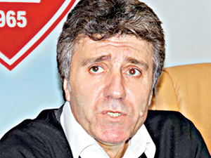 Futbolculuğunda alamadığı ödülü başkanlığında aldı