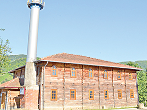 Çivisiz cami 200 yıldır hizmet veriyor