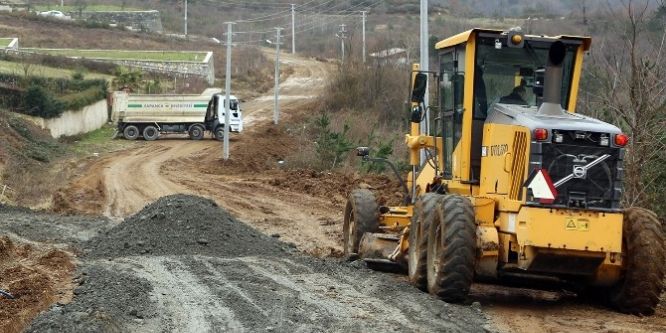Sapanca’da yol genişletme çalışmaları devam ediyor