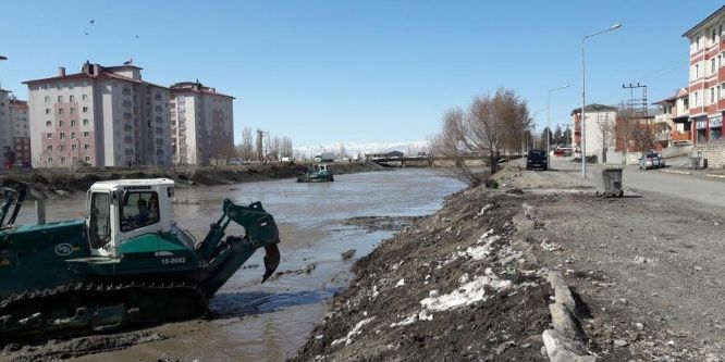 Ağrı’da derelerdeki taşkın riski azaltılıyor