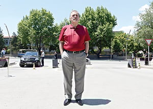 CHP’li Çelebi’den ‘duran adam’ eylemi