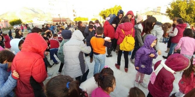 Bozyazılı öğrencilere karne hediyesi kar