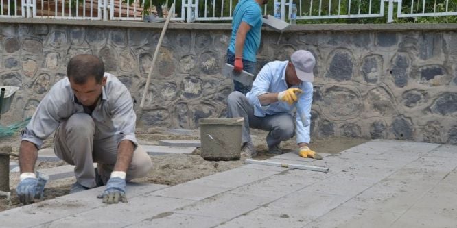 Hastaneler bölgesinde kaldırımlar yenileniyor
