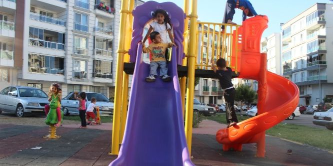 Alaşehir’in parklarına yeni nesil oyun grubu