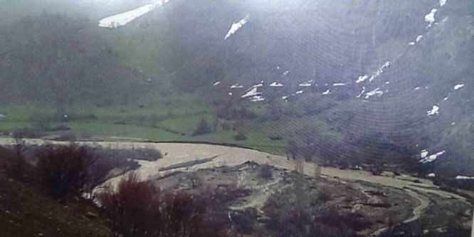 Sağanak yağış, sele yol açtı