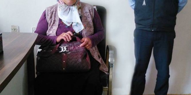 İçerisinde 400 TL bulunan çanta sahibine teslim edildi