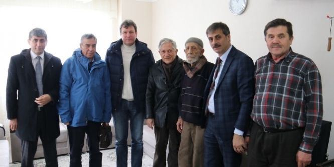 Başkan Alemdar, asırlık çınar’a misafir oldu