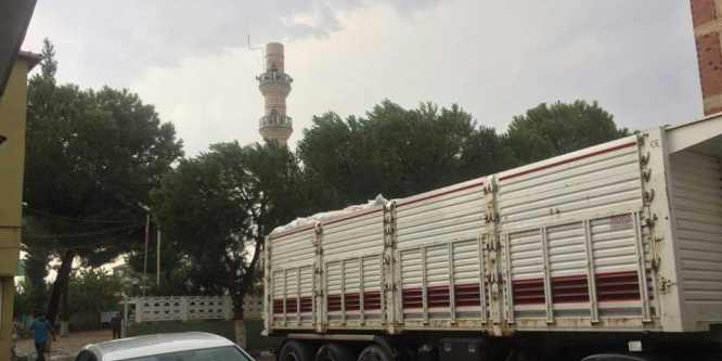 Fırtına çatıları uçurdu