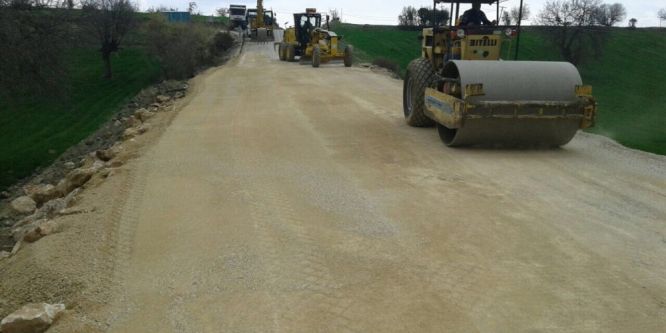 Kula-Selendi yolunda bakım çalışması
