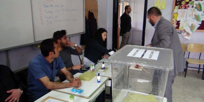 Bitlis’te oy kullanma işlemi başladı