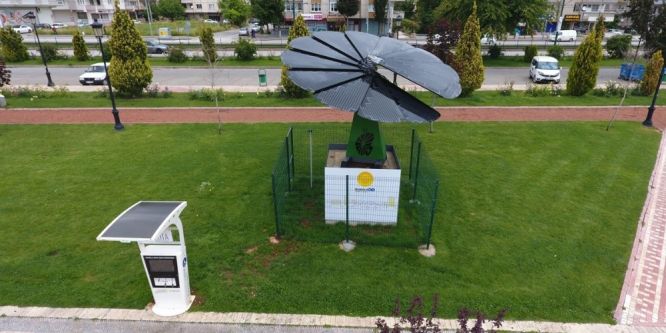 Parkta akıllı çiçek sistemi ile enerji üretiliyor