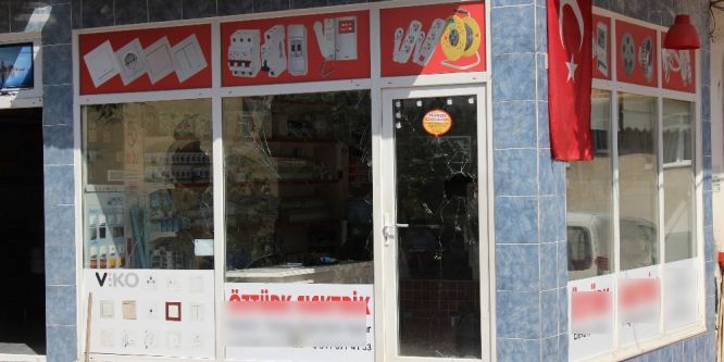 Bisikletli oğlunu sıkıştıran araç sürücüsünü ayağından vurdu