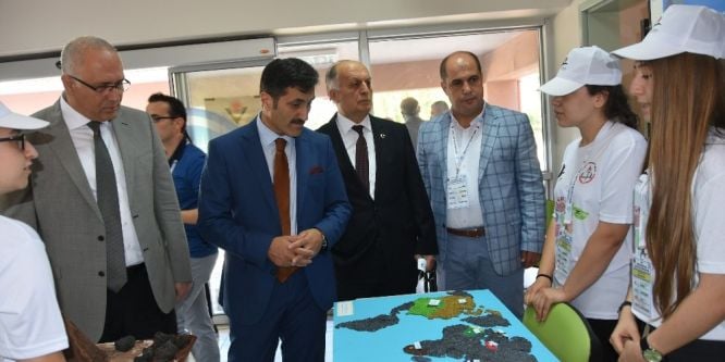 Salihli’de TUBİTAK Bilim Fuarı açıldı