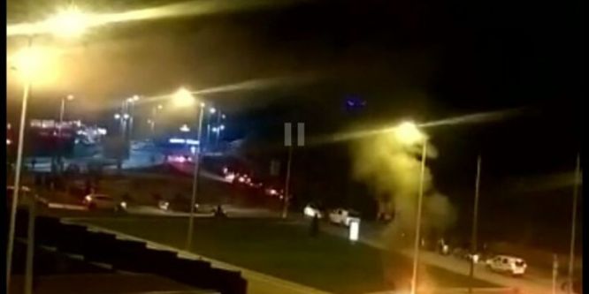 Yanan otomobil itfaiye ekiplerince söndürüldü