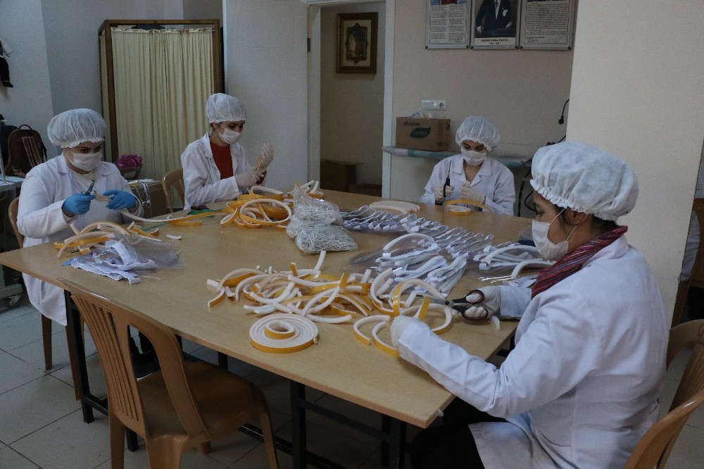 3D yazıcı maskeleri yüze zarar verdiği için farklı bir yol denediler 