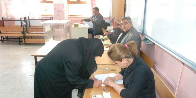 Şanlıurfa’da oy kullanma işlemleri sürüyor