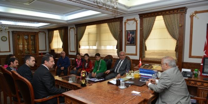 Vali Şentürk, Badminton şampiyonlarını ağırladı