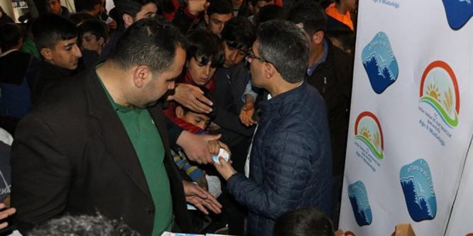 Ağrı’da süt dağıtımı yapıldı