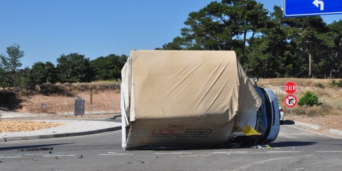 Ayvacık’ta trafik kazası: 2 yaralı
