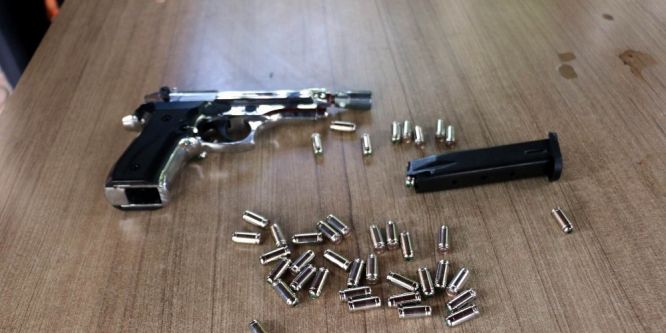 Tartıştığı arkadaşına kuru sıkı tabancayla ateş etti