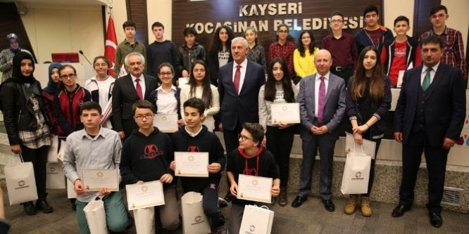 Başarılı öğrencileri ödüllendirdi