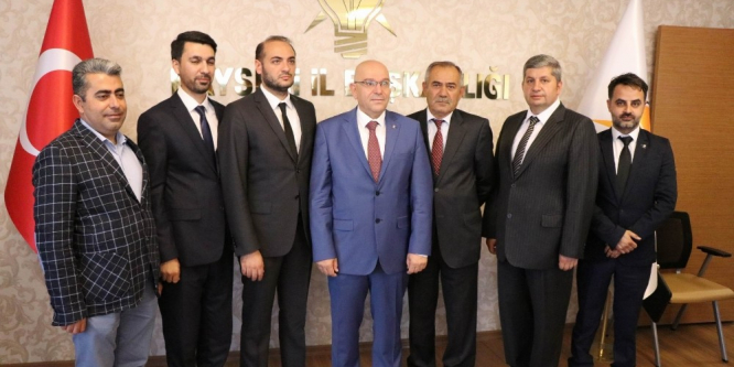 AK Parti’de yapılacak olan kongrelerde aday olacak 6 ilçe başkanı tanıtıldı