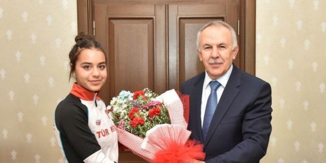 Vali Ata’dan genç milli sporculara tebrik