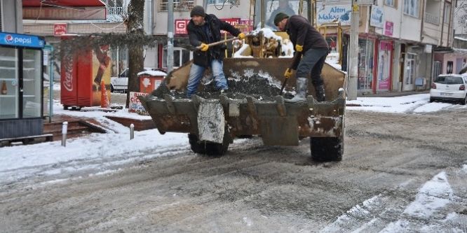 Adıyaman’da kar temizleme çalışmaları yapılıyor